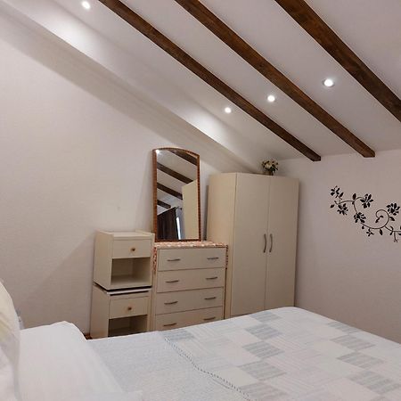 Apt Lavender On Nincevica St- 1 Bedroom Apt 5 Min To The Old Town Of Split Exterior photo