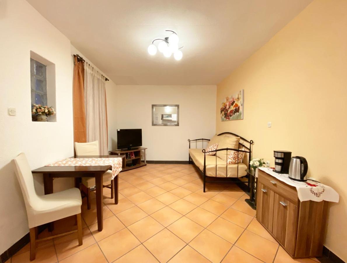 Apt Lavender On Nincevica St- 1 Bedroom Apt 5 Min To The Old Town Of Split Exterior photo