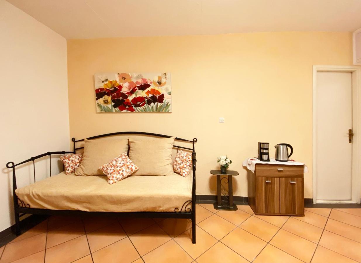 Apt Lavender On Nincevica St- 1 Bedroom Apt 5 Min To The Old Town Of Split Exterior photo